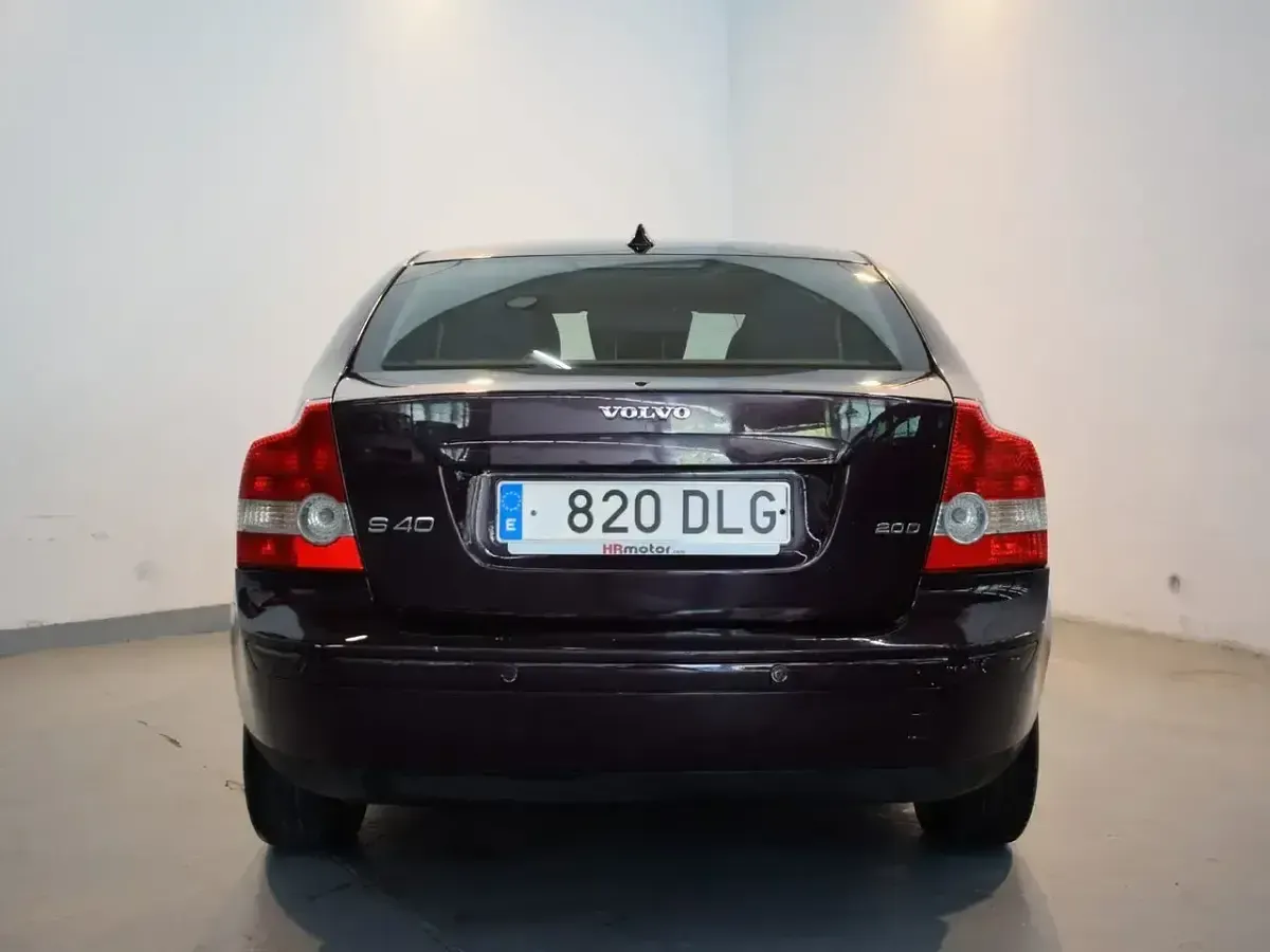 Usado Volvo S40 Momentum 136 CV (100 kW) 2005 Negro Berlina