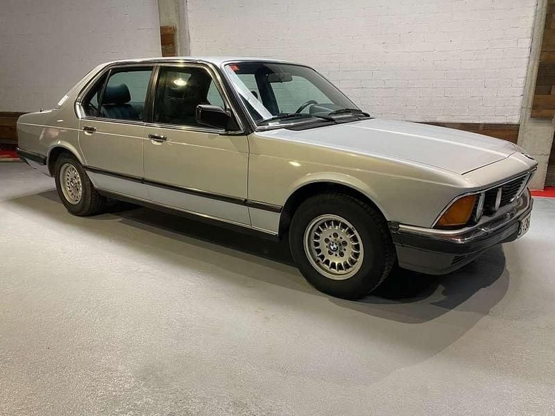 Usado BMW 735 219 CV (161 kW) 1983 Gris Berlina