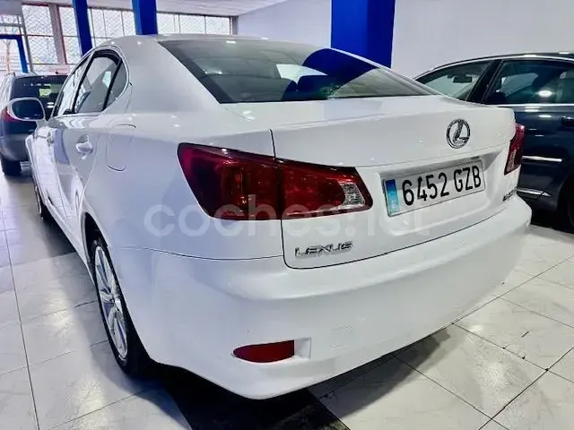 Usado Lexus IS220d Luxury Line 177 CV (130 kW) 2010 Blanco Berlina