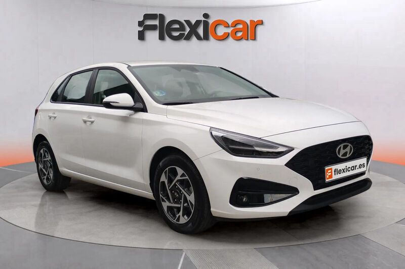 Blanco Usado 2024 Hyundai i30 Berlina | 18.990 € (Precio justo) - Imagen 1/4