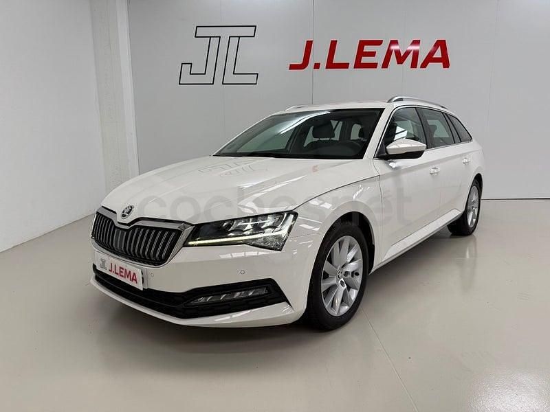 Usado Skoda Superb Ambition 150 CV (110 kW) 2021 Blanco Familiar