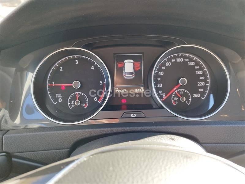 Usado VW Golf VII Advance 115 CV (84 kW) 2019 Gris / plata Berlina