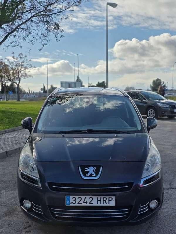 Usado Peugeot 5008 Style 114 CV (83 kW) 2013 Gris Monovolumen