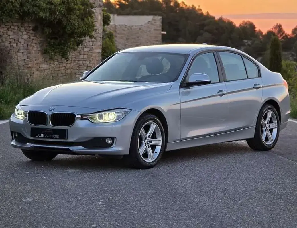 Usado BMW 318 Comfort Edition 143 CV (105 kW) 2012 Gris Utilitario