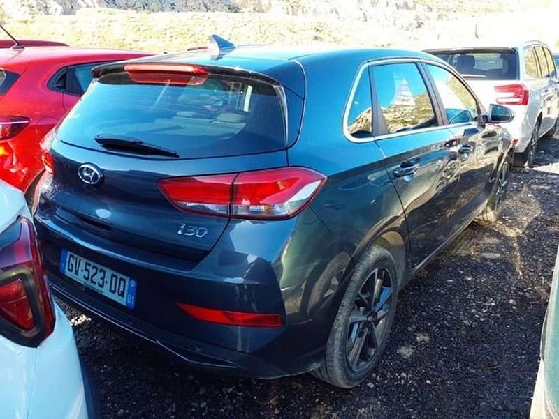 Usado Hyundai i30 120 CV (88 kW) 2024 Gris Berlina