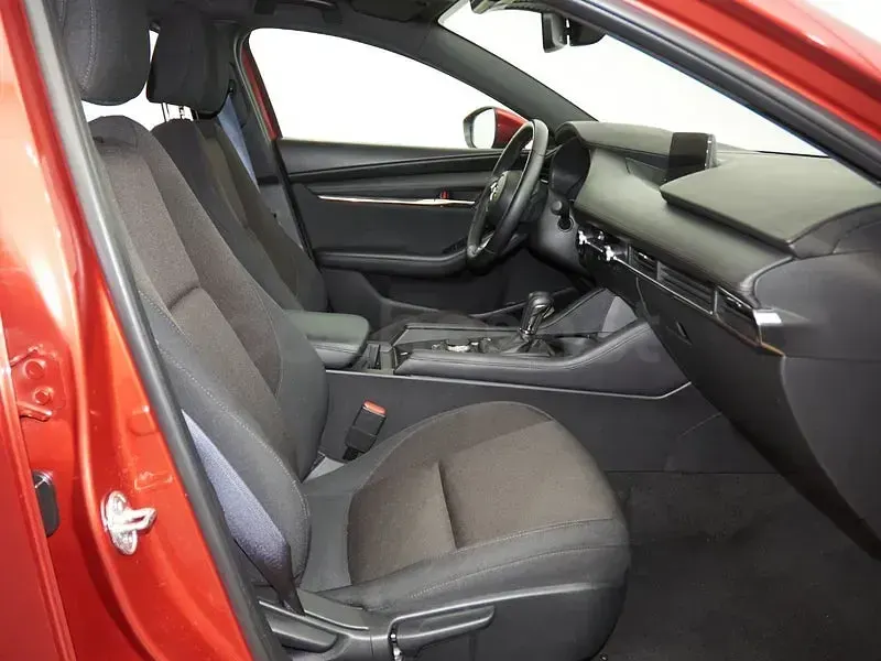 Używany Mazda 3 Center-Line 140 KM (102 kW) 2025 Czerwony Sedan/Limuzyna