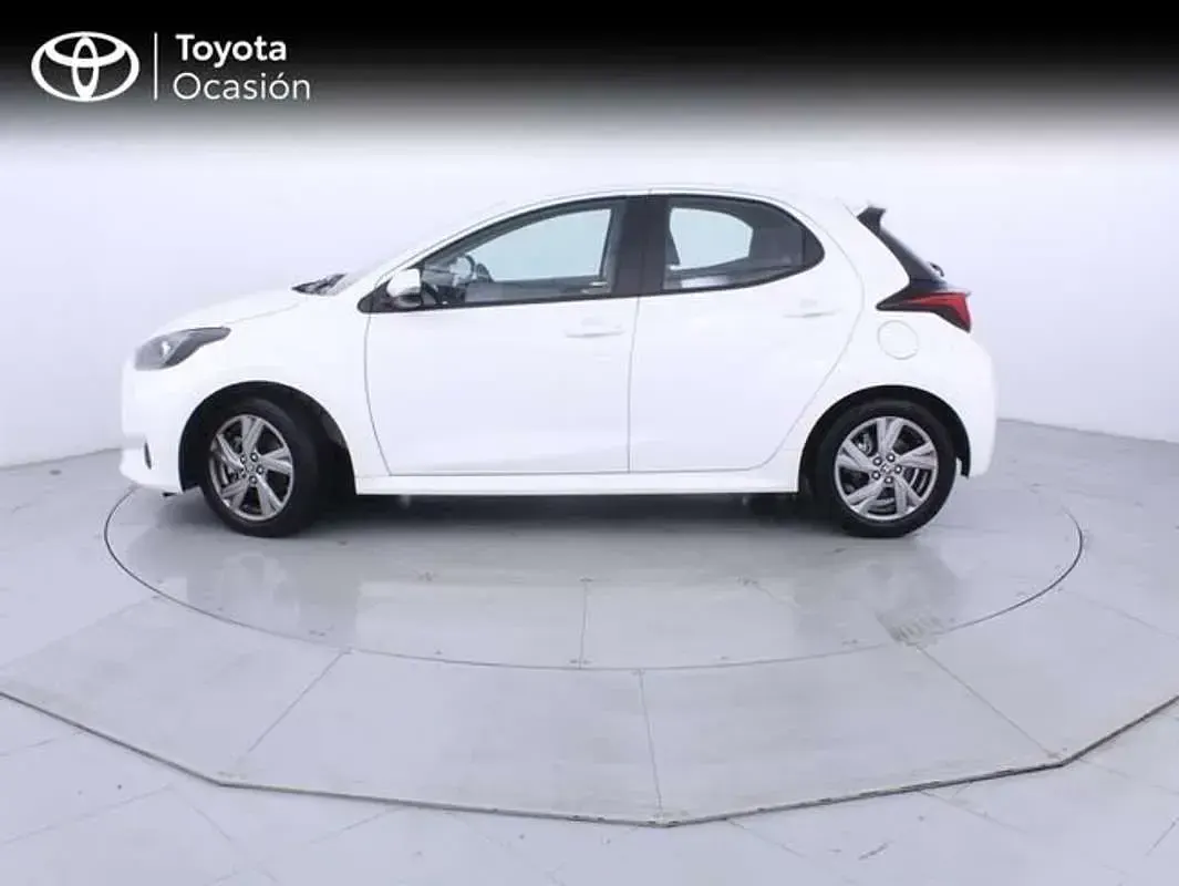 Usado Toyota Yaris Active 116 CV (85 kW) 2025 Blanco Utilitario