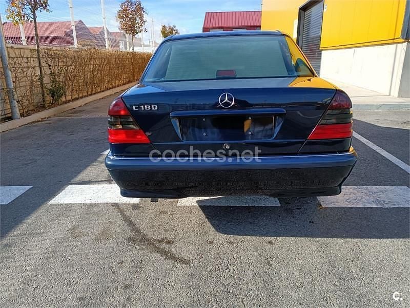 Usado Mercedes C180 Elegance 122 CV (89 kW) 1999 Negro Berlina