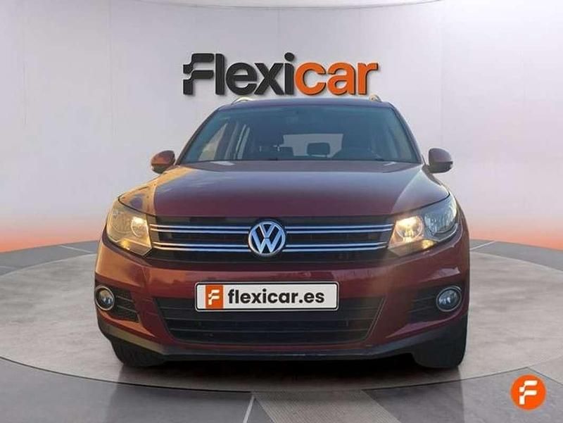 Käytetty VW Tiguan Business 140 HP (102 kW) 2015 Punainen Katumaasturi
