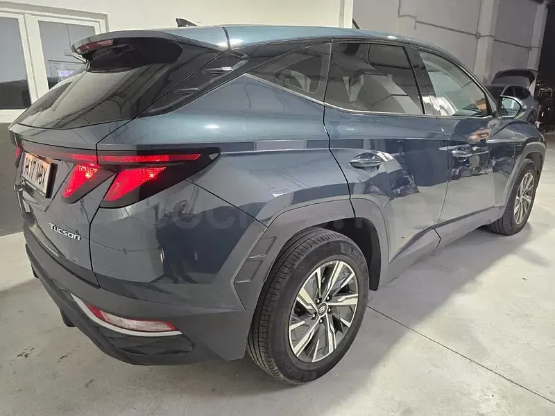 Usado Hyundai Tucson 150 CV (110 kW) 2022 Gris / plata SUV