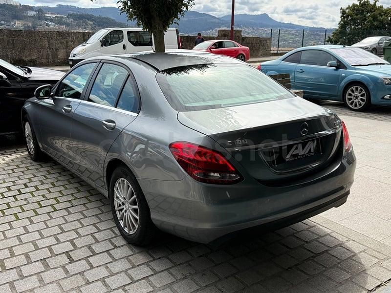 Usado Mercedes C180 120 CV (88 kW) 2014 Gris / plata Berlina