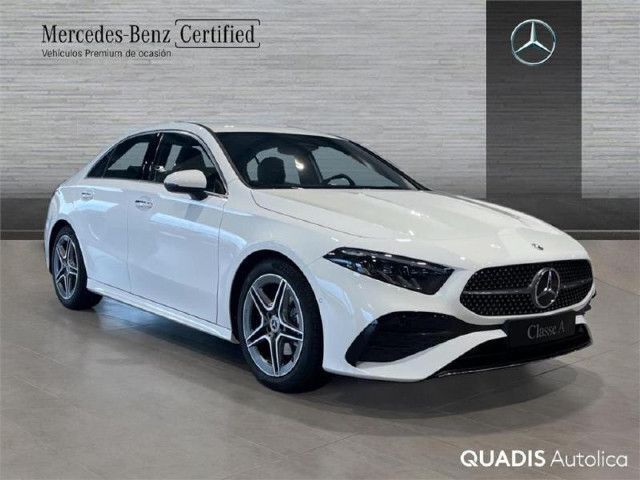 Usado Mercedes A180 AMG line 116 CV (85 kW) 2024 Blanco polar