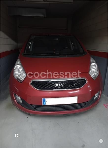 Usado Kia Venga 115 CV (84 kW) 2014 Granate Utilitario