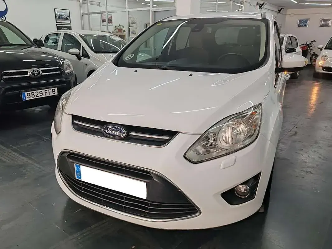 Usado Ford Grand C-Max Trend 116 CV (85 kW) 2012 Blanco Monovolumen