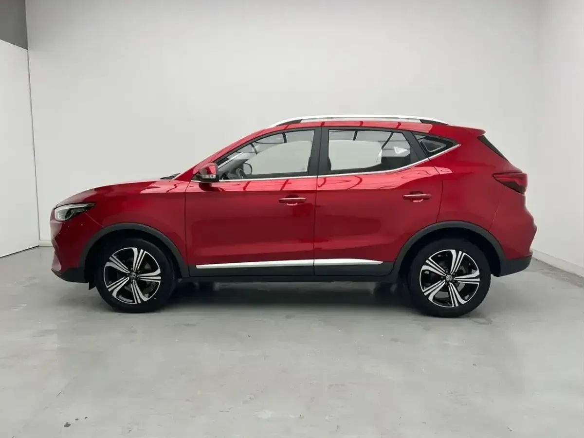 Usado MG ZS Comfort 106 CV (77 kW) 2023 Rojo SUV