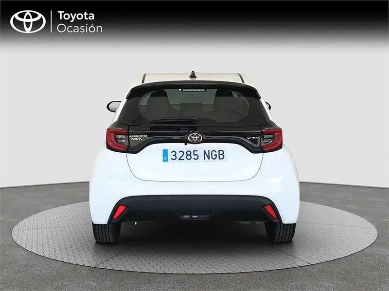 Usado Toyota Yaris Hybrid Active 116 CV (85 kW) 2025 Blanco Monovolumen