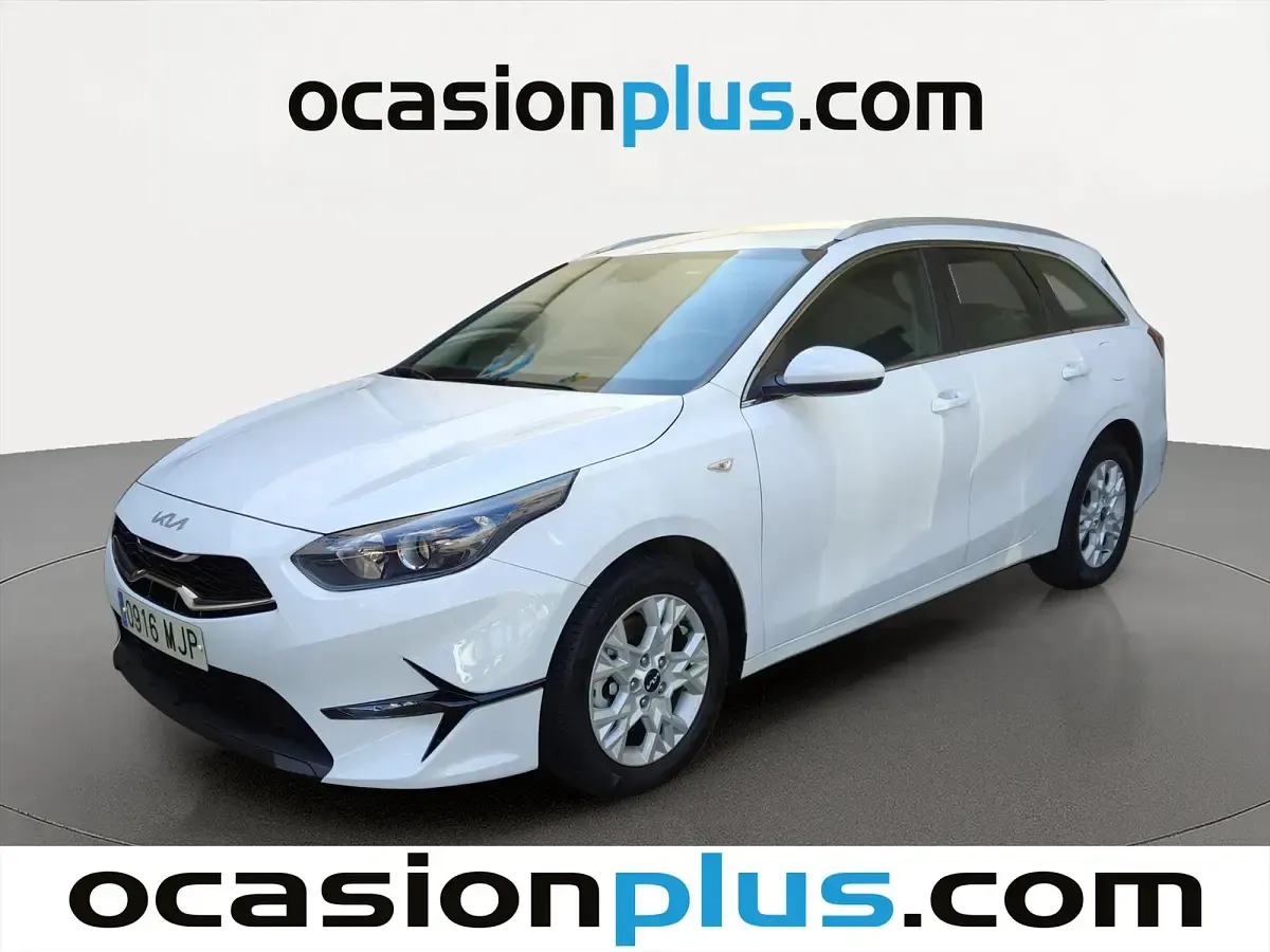 Käytetty Kia Ceed 120 HP (88 kW) 2023 Viistoperä