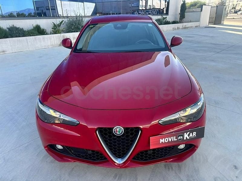 Usado Alfa Romeo Giulia 136 CV (100 kW) 2018 Rojo Berlina