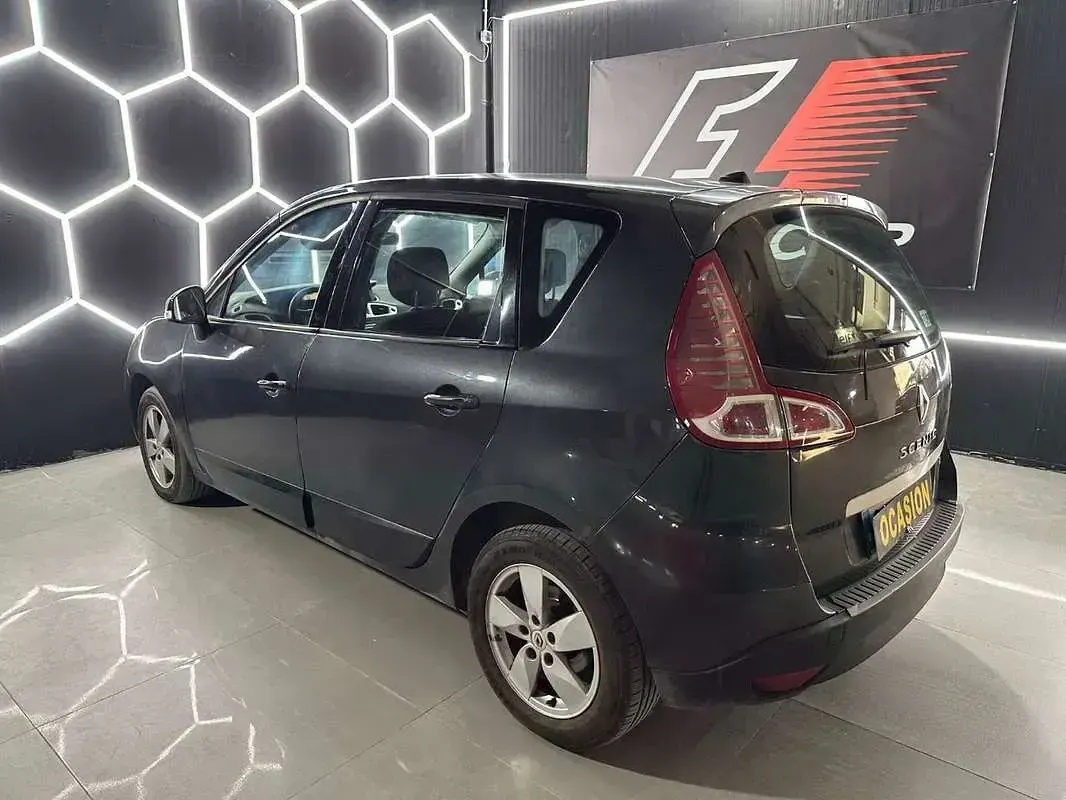 Usado Renault Scenic E-Tech 105 CV (77 kW) 2010 Negro Monovolumen