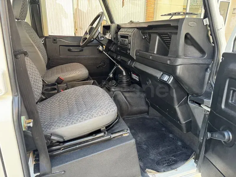Usado Land Rover Defender 122 CV (89 kW) 2005 Blanco Familiar