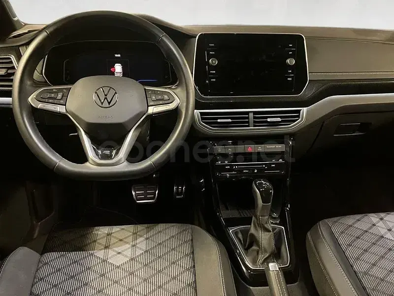 Usado VW T-Cross R-line 115 CV (84 kW) 2025 Gris / plata SUV