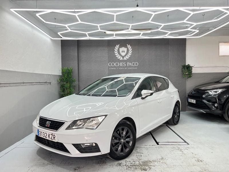 Usado Seat Leon Style 130 CV (95 kW) 2019 Blanco Berlina
