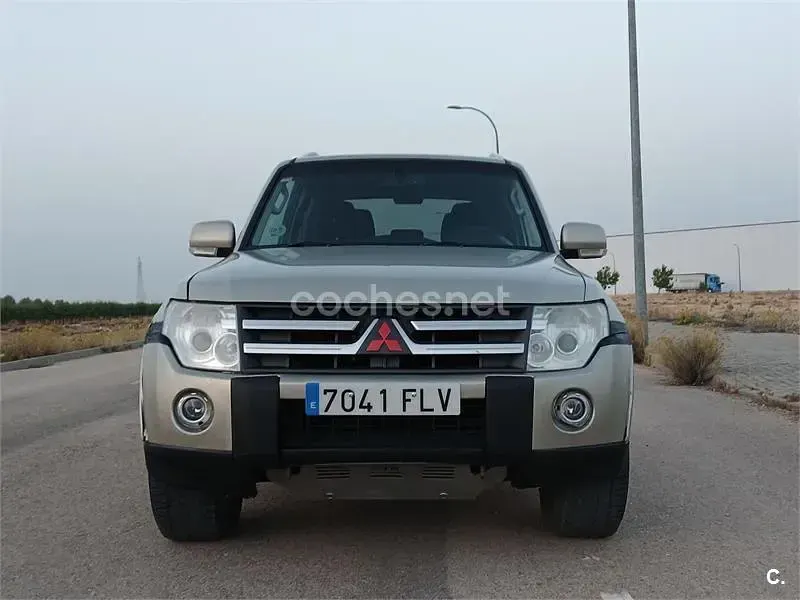 Usado Mitsubishi Montero 170 CV (125 kW) 2007 Beige SUV