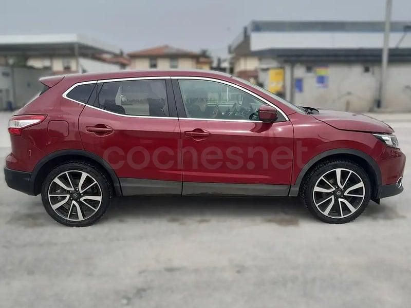 Usado Nissan Qashqai Tekna 115 CV (84 kW) 2015 Rojo SUV