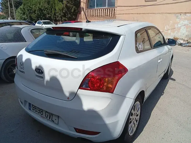 Usado Kia ProCeed 90 CV (66 kW) 2010 Blanco Utilitario