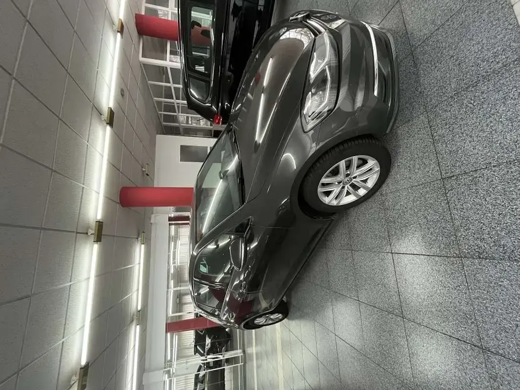 Usado VW Golf VII Sport 116 CV (85 kW) 2019 Plateado Utilitario