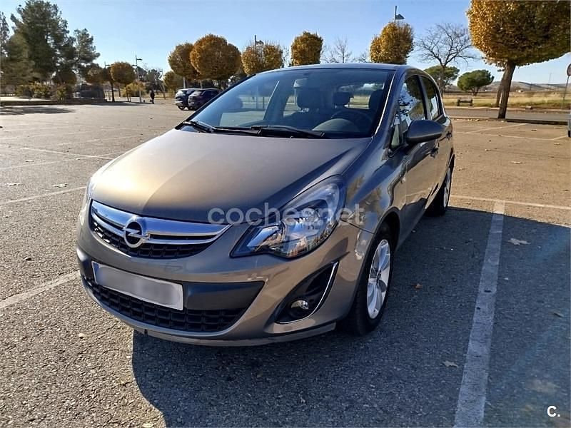Gris / plata Usado 2014 Opel Corsa Expression Berlina | 5990 € (Precio justo) - Imagen 1/4