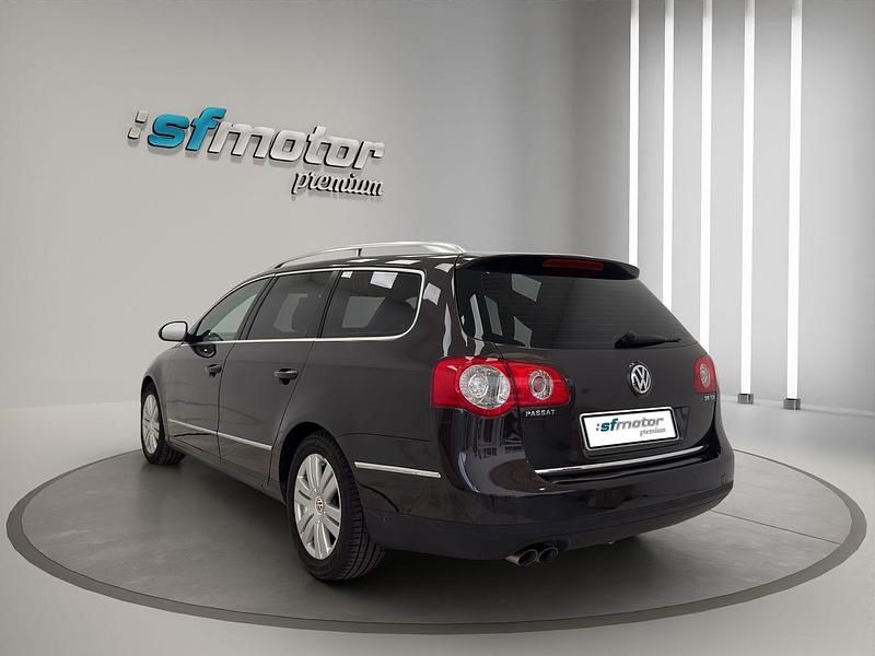 Usado VW Passat Highline 140 CV (102 kW) 2010 Negro metalizado Familiar
