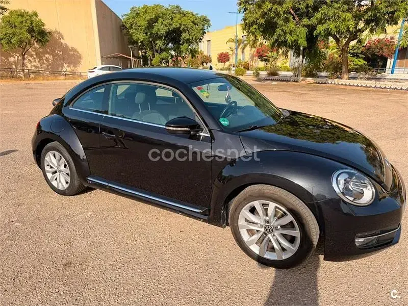 Usado VW Beetle Design 140 CV (102 kW) 2013 Negro Utilitario