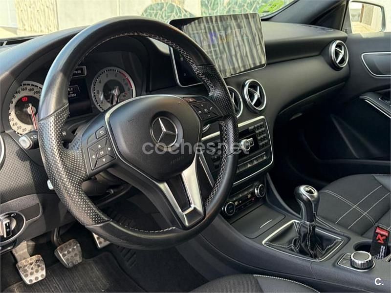 Usado Mercedes A180 Urban 122 CV (89 kW) 2015 Gris / plata Berlina