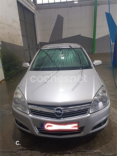 Usado Opel Astra Edition 100 CV (73 kW) 2009 Gris / plata Berlina