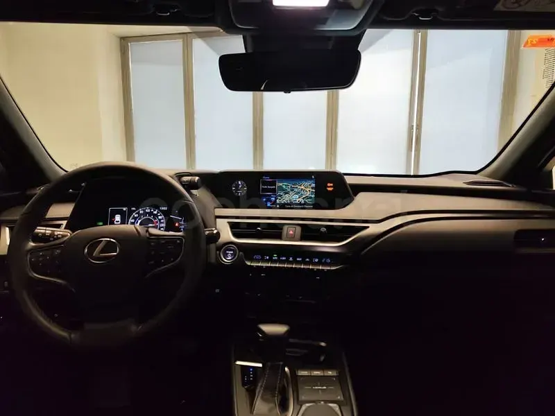 Usado Lexus UX Executive Line 184 CV (135 kW) 2019 Blanco SUV