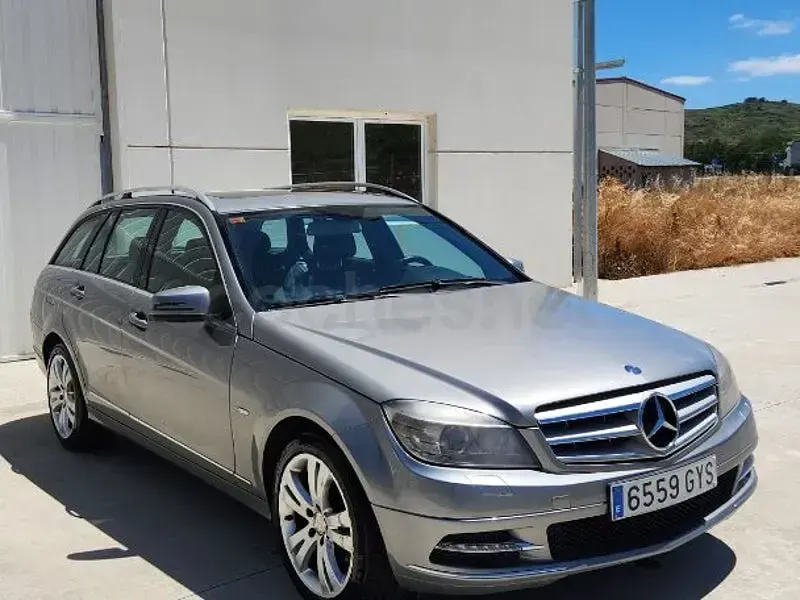 Usado Mercedes C220 170 CV (125 kW) 2010 Gris / plata Familiar