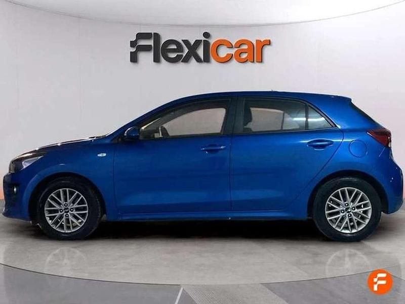 Usado Kia Rio 84 CV (61 kW) 2022 Azul Utilitario