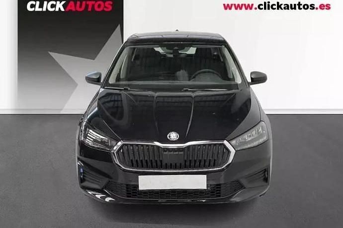 Usado Skoda Fabia Essence 95 CV (69 kW) 2025 Plata