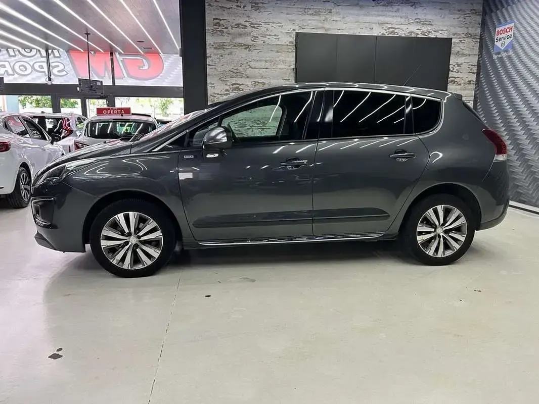 Usado Peugeot 3008 Style 114 CV (83 kW) 2014 Gris Familiar