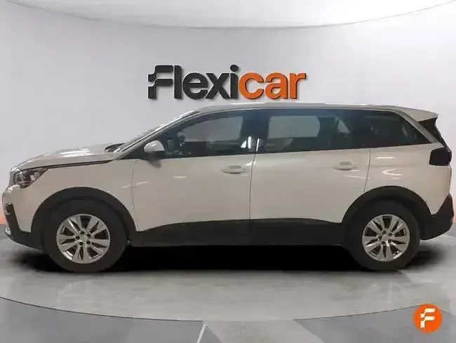 Usado Peugeot 5008 Active 130 CV (95 kW) 2021 Blanco SUV