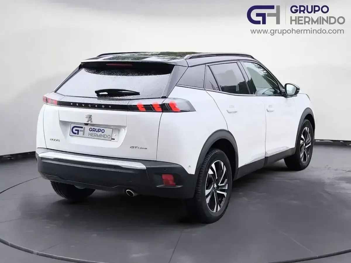 Usado Peugeot 2008 GT-line 130 CV (95 kW) 2021 Blanco SUV