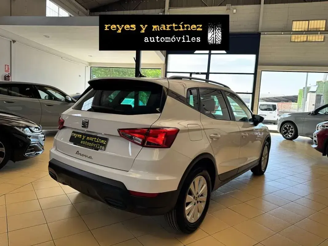 Usado Seat Arona Reference 95 CV (69 kW) 2023 Blanco SUV
