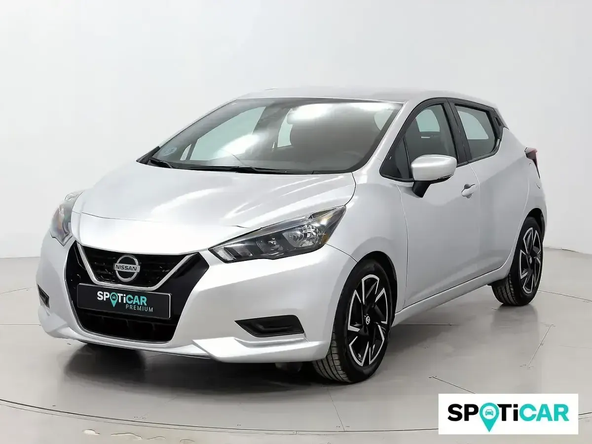 Usado Nissan Micra Acenta 92 CV (67 kW) 2022 Gris Utilitario