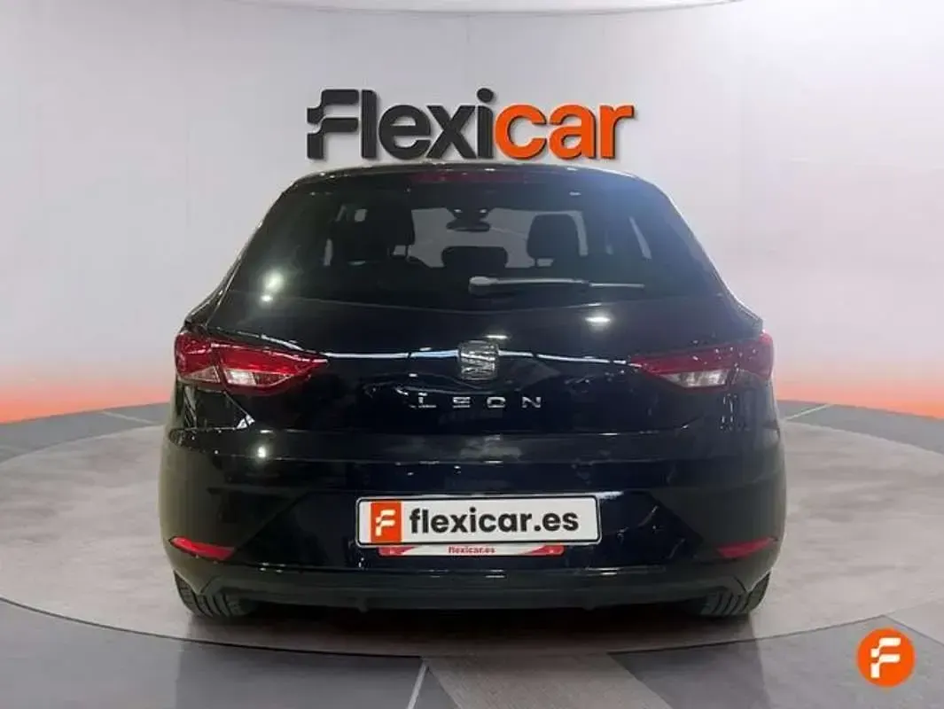 Usado Seat Leon ST Style 131 CV (96 kW) 2020 Negro Familiar