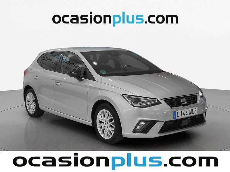 Usado Seat Ibiza FR 110 CV (80 kW) 2023 Gris plata Utilitario
