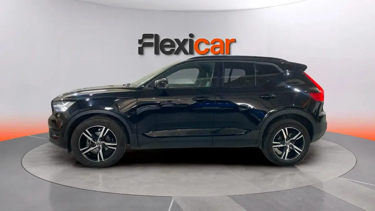 Usado Volvo XC40 Momentum 150 CV (110 kW) 2020 Negro SUV
