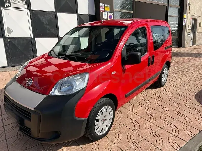 Usado Fiat Qubo Active 77 CV (56 kW) 2016 Rojo Monovolumen