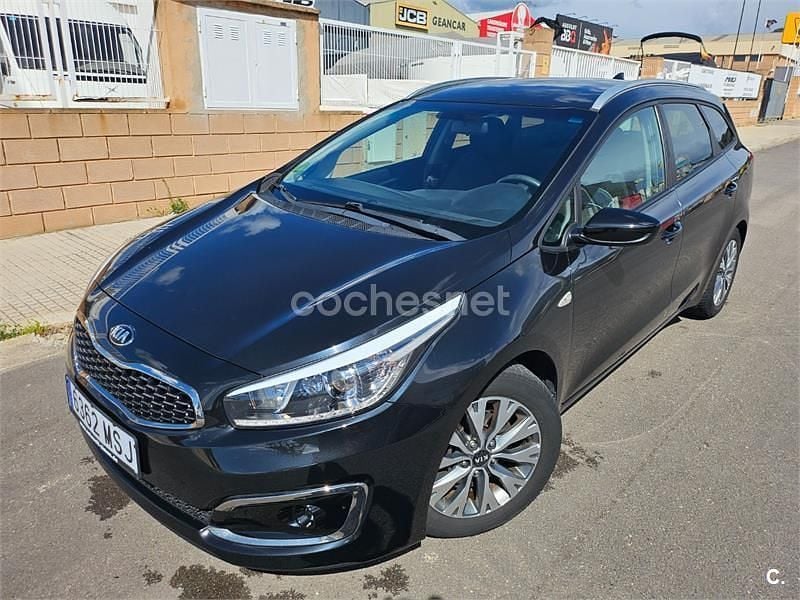 Usado Kia Ceed Sportswagon 120 CV (88 kW) 2018 Negro Familiar