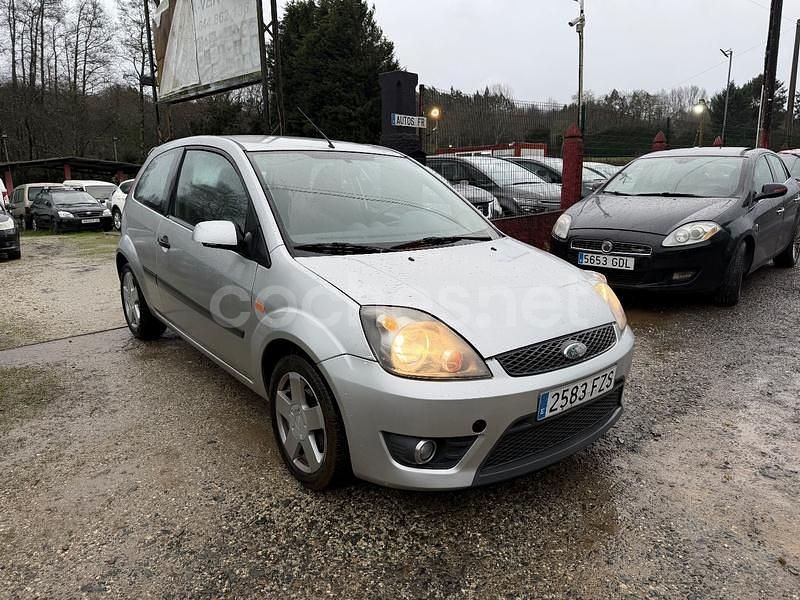 Gris / plata Usado 2008 Ford Fiesta Futura Berlina | 3300 € (Precio justo) - Imagen 1/4